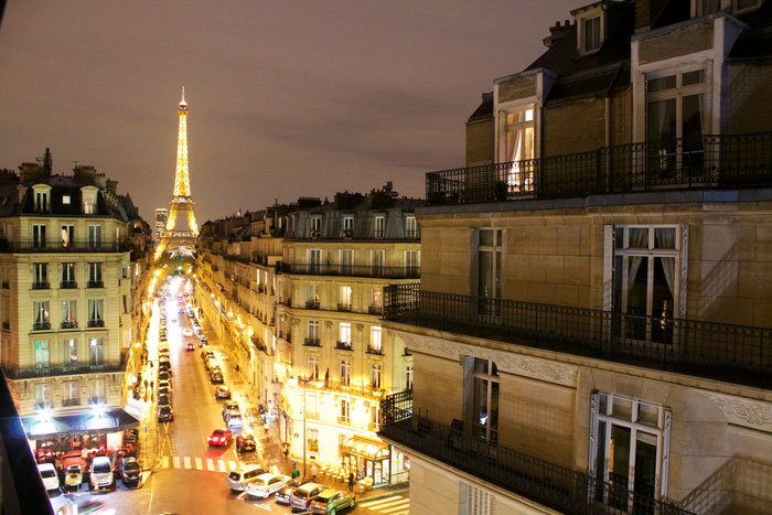 16 Y.O. Daughter Disappointed With Her Father As He Did Not Invite Her On His New Family's Paris Vacation, Gets Called A Jerk 16 Y.O. Daughter Disappointed With Her Father As He Did Not Invite Her On His New Family's Paris Vacation, Gets Called A Jerk