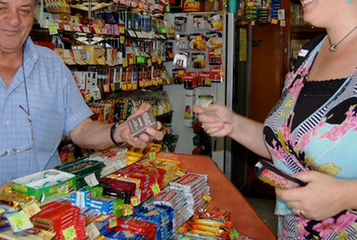 Someone Asks Cashiers To Share What Items Make Them Silently Judge People Who Buy Them, 50 Respond