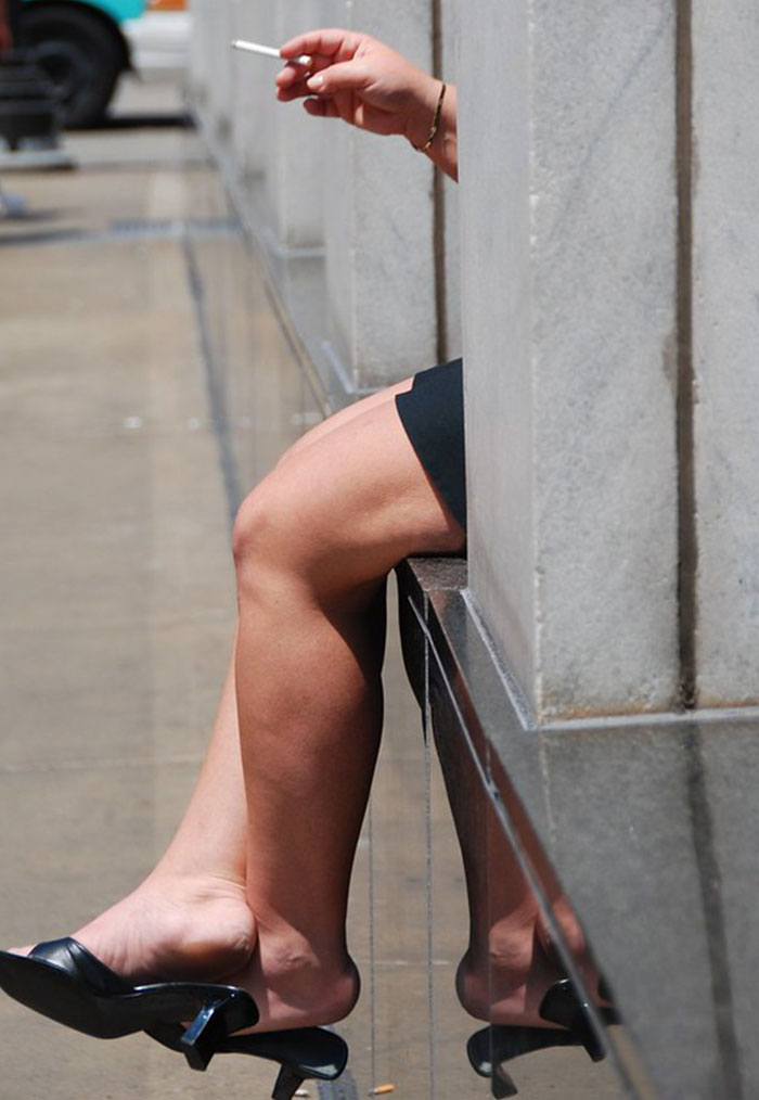 Someone Asks Cashiers To Share What Items Make Them Silently Judge People Who Buy Them, 50 Respond