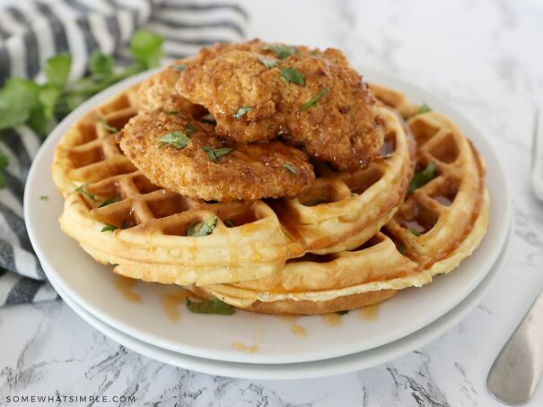 chicken-and-waffles-simple-62fe2cd606875.jpg