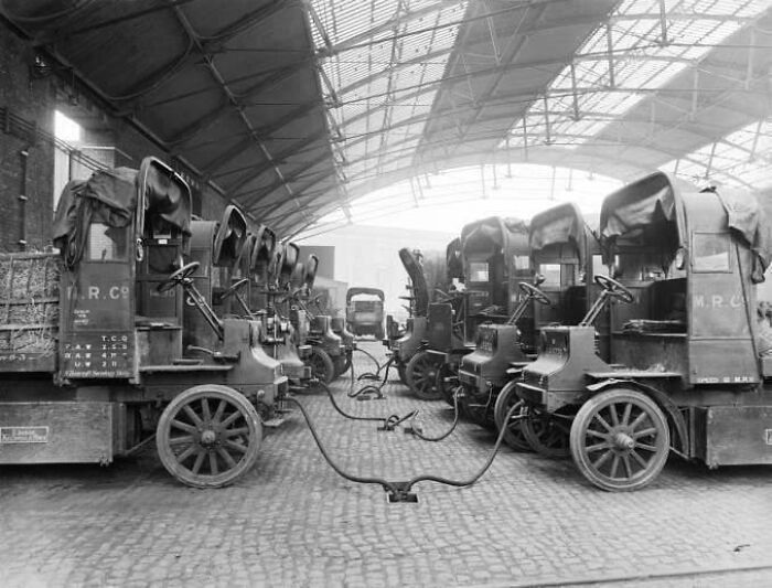 Coches eléctricos que se cargan en 1917