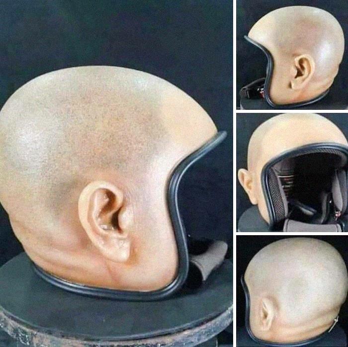 Un casco de moto con forma de cabeza humana realista