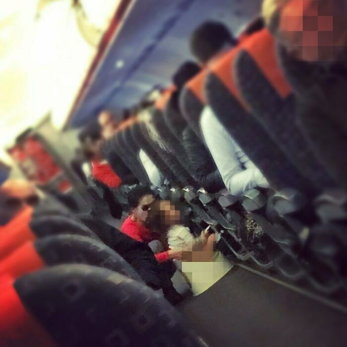 This Parent Brings Her Own Potty Seat On Board, And Sets It In The Aisle Midflight For Her Child To Use