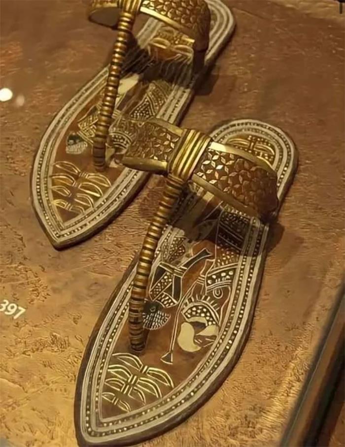 Las sandalias de 3300 años del rey Tutankamón