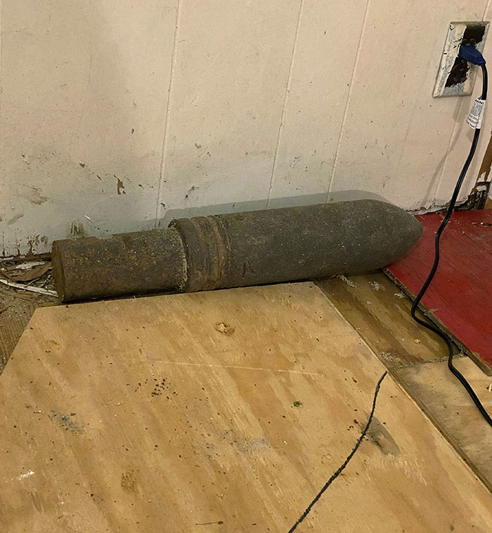 I Recently Bought A 1980s Home In Southern Illinois To Renovate. I Found This And Other Contraptions. I’m Scared To Move It Because It Looks Like It Can Explode