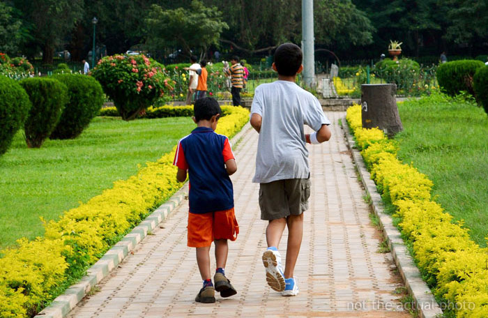 People Online Are Applauding This Woman For Laughing In Her Mom’s Friend’s Face When She Tried To Send Her To Her Room