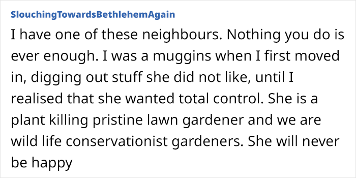"This Is Likely To Look Ridiculous": Petty Woman Complains About Neighbor’s Bush, Demands They Rip It Out Or She Will Put A Fence Around Her Front Drive