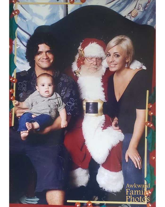 “Christmas 2009. We Went To The Mall To Take A Picture With Santa And Seemingly Nothing Went Wrong… My Son Didn’t Cry, The Line Was Manageable But Santa’s Attention Was Focused Elsewhere”