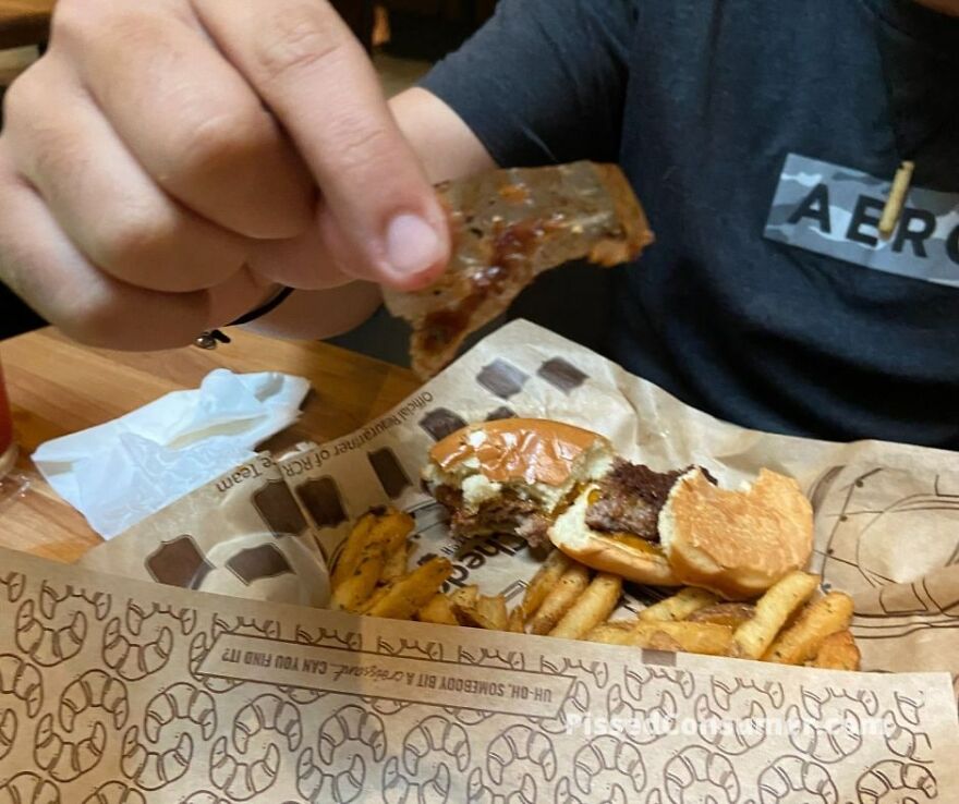10 Burger Disasters That Spoil The Appetite
