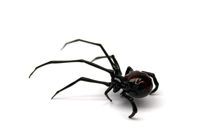 A Selection Of Glass Figures Of Black Widow Spiders By The Glass Symphony Family Workshop (9 Pics) A Selection Of Glass Figures Of Black Widow Spiders By The Glass Symphony Family Workshop (9 Pics)
