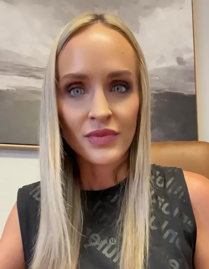 A woman in an office setting discusses self-checkouts and legal advice from a criminal defense perspective. A woman in an office setting discusses self-checkouts and legal advice from a criminal defense perspective.