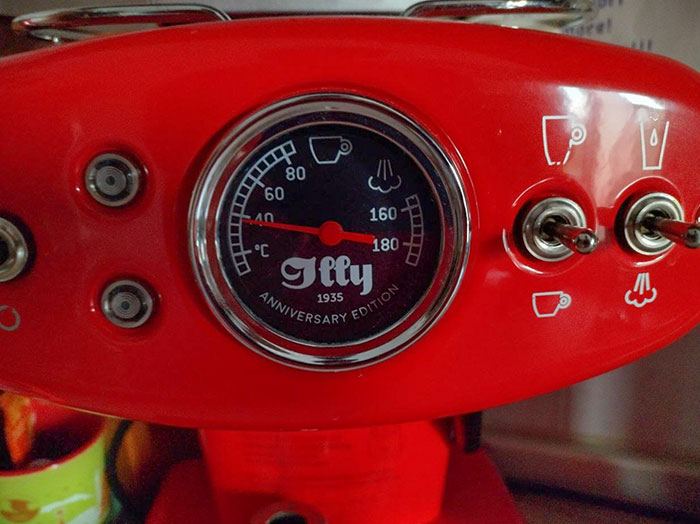 It's So Hot In Milan, That My Coffee Machine Is At 40°C Even If It's "Powered Off"
