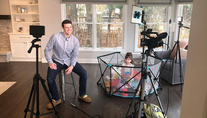 Weatherman Stunned To Discover His TV Is A Touch Screen, And The Internet Can’t Get Enough Weatherman Stunned To Discover His TV Is A Touch Screen, And The Internet Can’t Get Enough