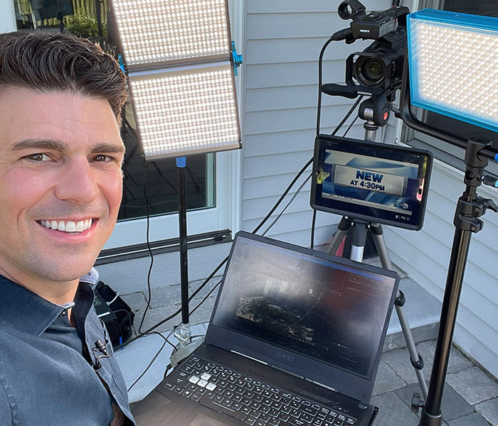 Weatherman Stunned To Discover His TV Is A Touch Screen, And The Internet Can’t Get Enough Weatherman Stunned To Discover His TV Is A Touch Screen, And The Internet Can’t Get Enough