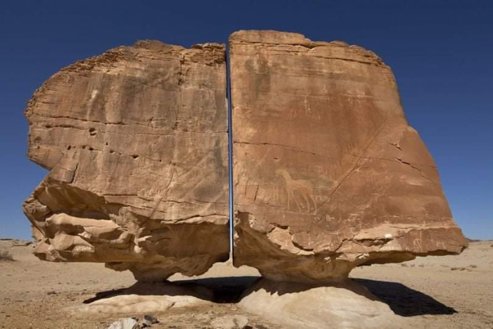 There Is A 4000 Year Old Rock Formation In Saudi Arabia Called A1-Naslaa, Which Appears To Be Cut In Half With Laser Like Precision. They Aren’t Exactly Sure How That Happened
