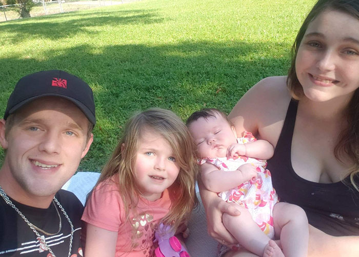 Heroic Chick-Fil-A Worker Tackles Man Attempting To Carjack Woman’s Car With Baby Inside Heroic Chick-Fil-A Worker Tackles Man Attempting To Carjack Woman’s Car With Baby Inside