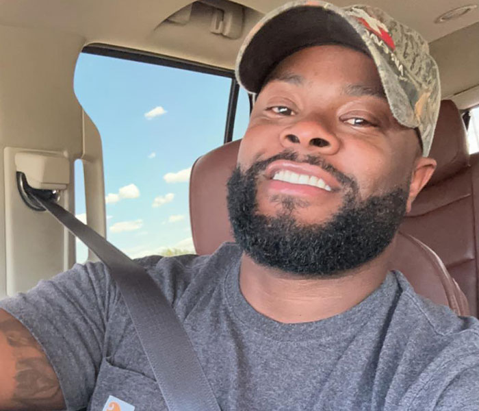 “You Want Me To Talk You Through It? I Can Do That”: Officer Teaches Stalled Teenager How To Get Back On The Road