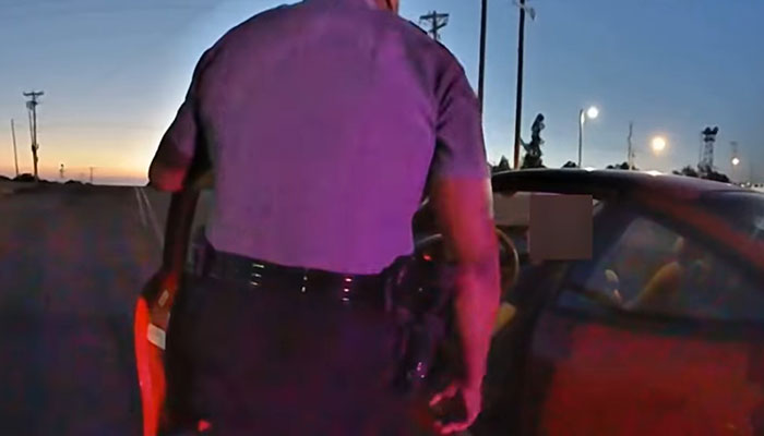 “You Want Me To Talk You Through It? I Can Do That”: Officer Teaches Stalled Teenager How To Get Back On The Road