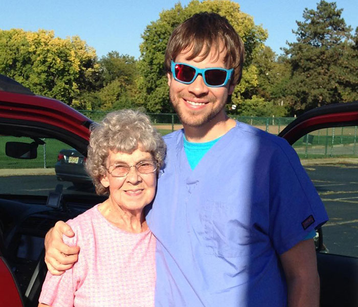 Grandson Takes Grandma To See The Mountains, It Turns Into An Adventure To Visit Every US National Park Together Grandson Takes Grandma To See The Mountains, It Turns Into An Adventure To Visit Every US National Park Together