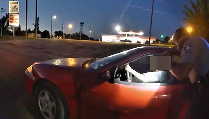 “You Want Me To Talk You Through It? I Can Do That”: Officer Teaches Stalled Teenager How To Get Back On The Road