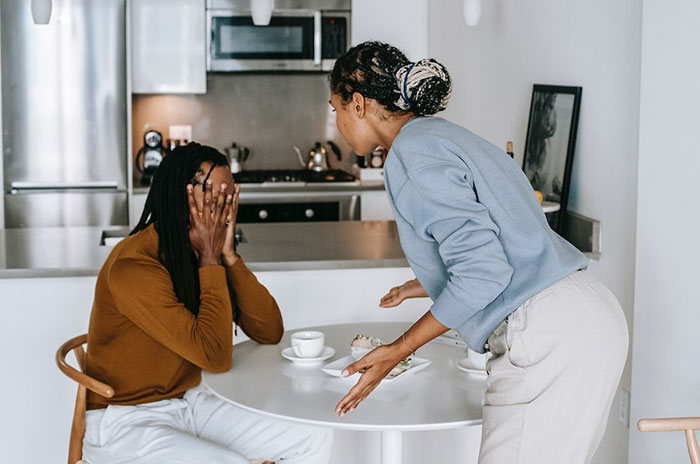 Woman Storms Out From A Dinner With Boyfriend After He Claims His Dog Thinks She's Ugly Woman Storms Out From A Dinner With Boyfriend After He Claims His Dog Thinks She's Ugly