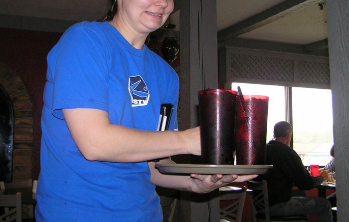 Restaurant Won't Give Their New Employees Tips Until They've Worked There For 6 Months, They Will Be Getting A Fixed Amount Restaurant Won't Give Their New Employees Tips Until They've Worked There For 6 Months, They Will Be Getting A Fixed Amount