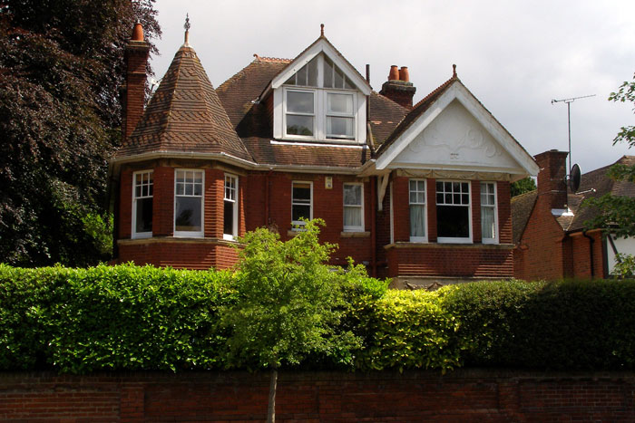 “AITA For Telling My Stepmom That I Won’t Give Up My Room So Her Daughter Can Have It?” “AITA For Telling My Stepmom That I Won’t Give Up My Room So Her Daughter Can Have It?”