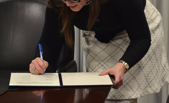 Buyers Maliciously Comply When Car Dealership Gives Them The Ultimatum “Take It Or Leave It”