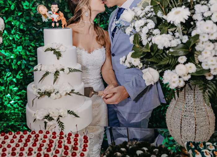 Dad Let His Daughter Know He Won’t Be Paying For Her Wedding And Refuses To Help Her Further With Student Debt, But Contributes To Stepdaughter’s Wedding