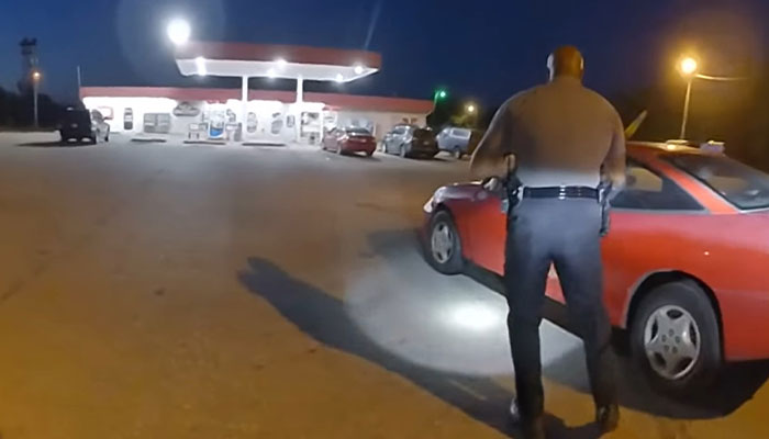 “You Want Me To Talk You Through It? I Can Do That”: Officer Teaches Stalled Teenager How To Get Back On The Road