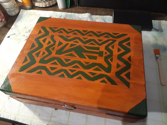 Clearing Out The Storeroom Found Empty Old Wine Boxes. They're Getting A New Life