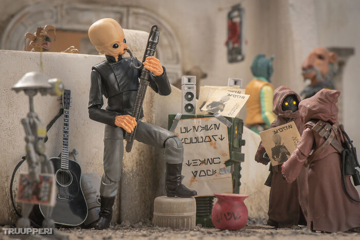 Making Star Wars Toys Come To Life (10 Pics)