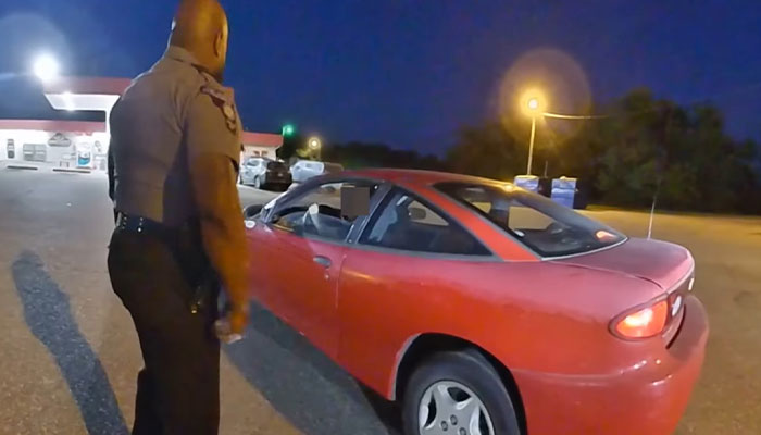 “You Want Me To Talk You Through It? I Can Do That”: Officer Teaches Stalled Teenager How To Get Back On The Road