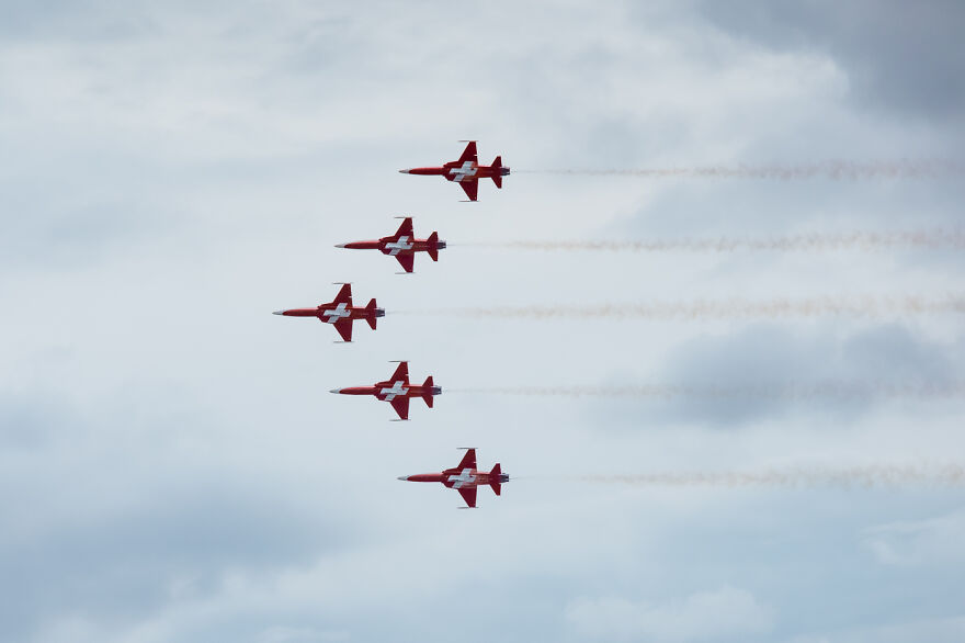 I Captured The Perfection Of Aerial Geometry And Trajectories Performed By Swiss Aerobatic Team Patrouille Suisse (40 Pics)