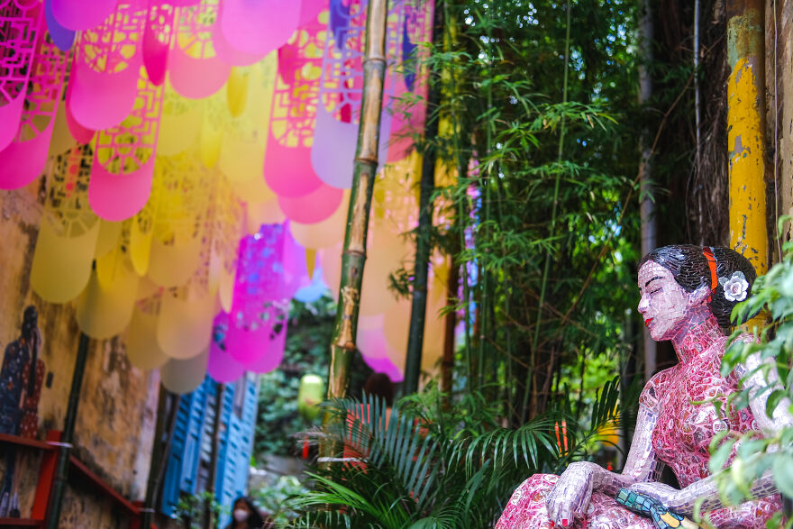 Endless Frames: We Captured A Passage Through Time In Hong Qiao (14 Pics) Endless Frames: We Captured A Passage Through Time In Hong Qiao (14 Pics)