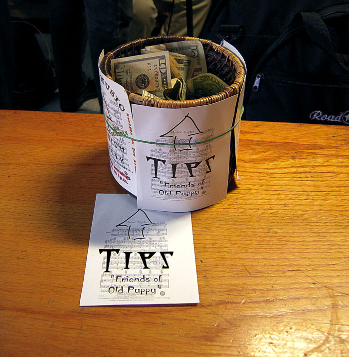 Restaurant Won't Give Their New Employees Tips Until They've Worked There For 6 Months, They Will Be Getting A Fixed Amount Restaurant Won't Give Their New Employees Tips Until They've Worked There For 6 Months, They Will Be Getting A Fixed Amount