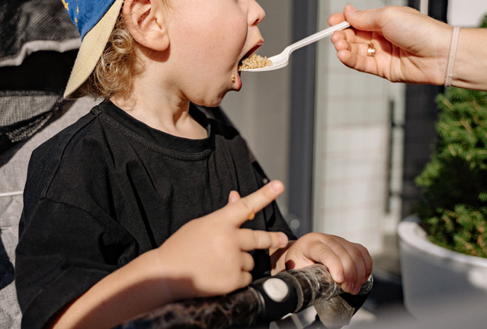 Guy Asks Whether He Did The Wrong Thing By Telling Off His Child-Free Sister As He's Fed Up With Her Parenting Ideas Guy Asks Whether He Did The Wrong Thing By Telling Off His Child-Free Sister As He's Fed Up With Her Parenting Ideas