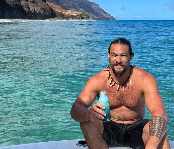 Jason Momoa Shaves Off His Iconic Long Hair In Protest Against Single-Use Plastics Jason Momoa Shaves Off His Iconic Long Hair In Protest Against Single-Use Plastics