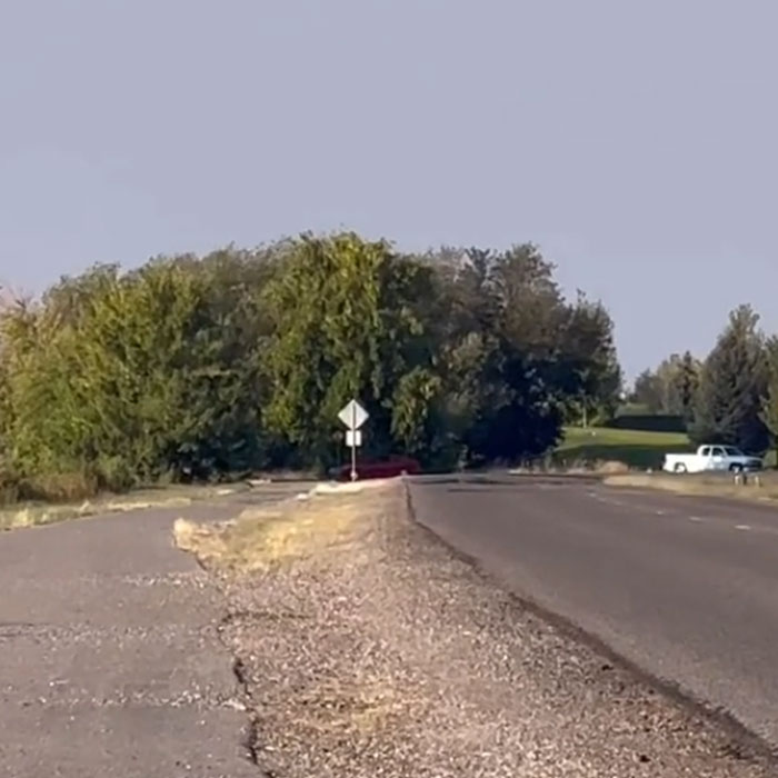 Woman Notices A Sketchy Car Following Her And Decides To Trust Her Gut That Something Isn't Right, Captures Everything On Camera Woman Notices A Sketchy Car Following Her And Decides To Trust Her Gut That Something Isn't Right, Captures Everything On Camera