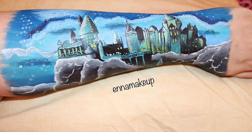 Girl On A Wheelchair Paints Her Hands With 3d Effects