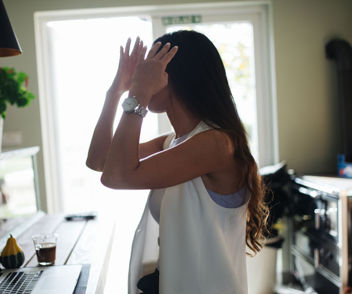 Mom Doesn’t Want Her 16 Y.O. Daughter To Drink And Smoke, But Dad Allows Her Because She's Terminally Ill Mom Doesn’t Want Her 16 Y.O. Daughter To Drink And Smoke, But Dad Allows Her Because She's Terminally Ill