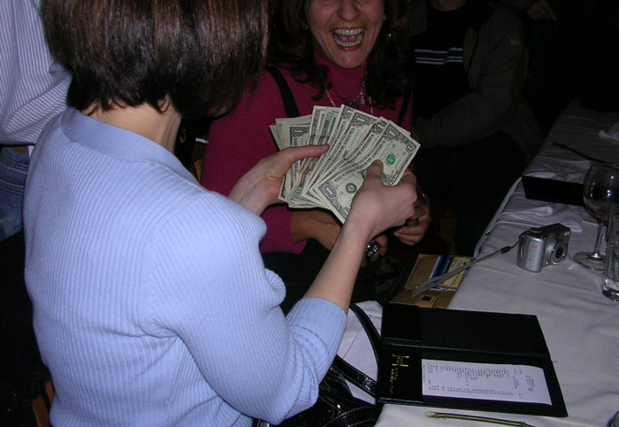 Woman Slammed For Walking Out On Boyfriend And His Parents After She Refused To Finance Their Restaurant Meals Woman Slammed For Walking Out On Boyfriend And His Parents After She Refused To Finance Their Restaurant Meals