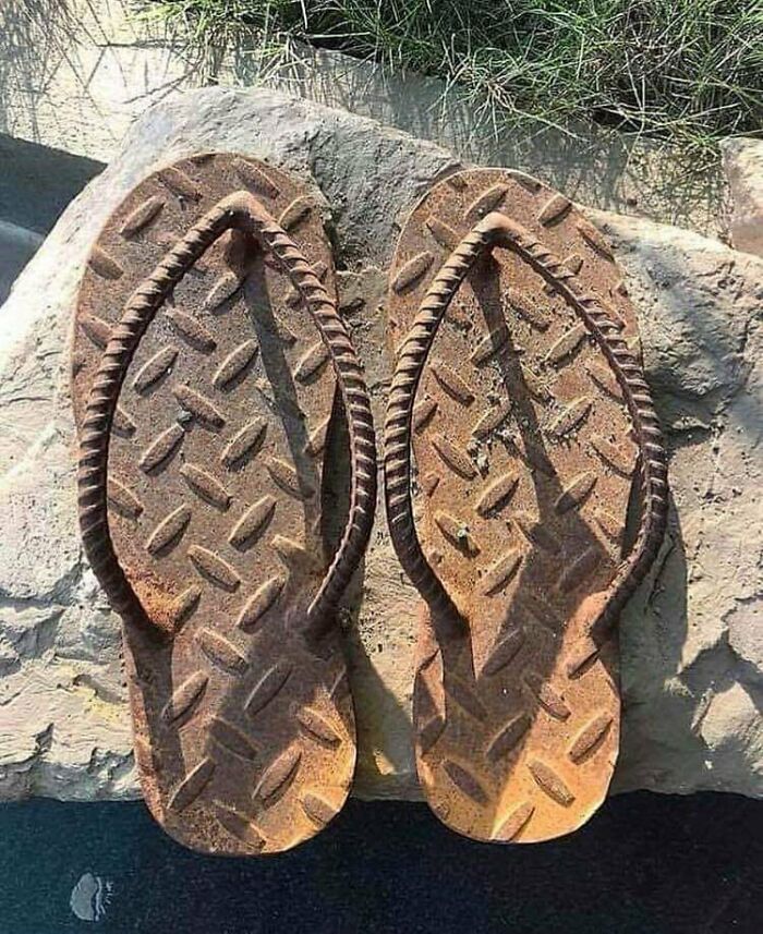 Iorn Flipflops: Used In That One Fucking Annoying Water Level, Relaxaton +50, Slowness +160, 40% Chance Of Being Poisoned Every Time They're Equipped