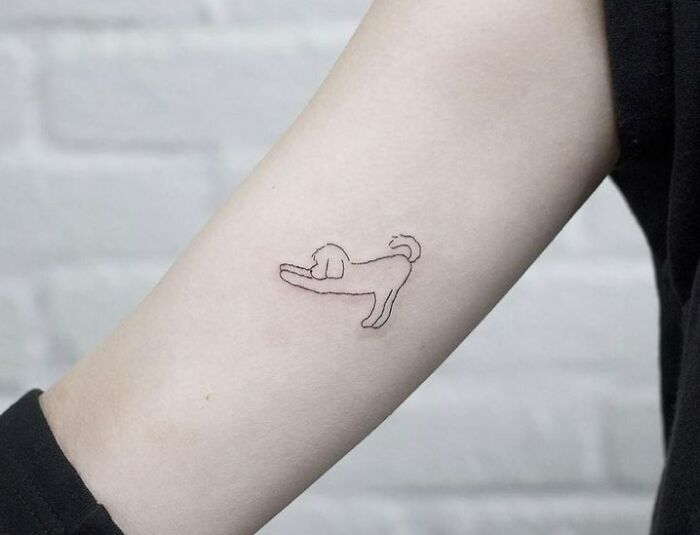 Minimalistic stretching dog tattoo