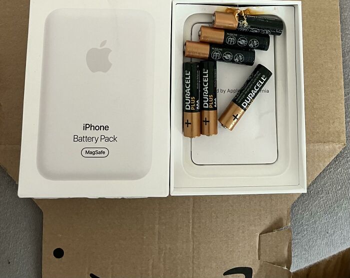 Pedí un paquete de baterías de Apple en Amazon Polonia. El vendedor también estaba en Amazon Europa, y lo envió directo desde el depósito. Sin embargo, miren lo que recibí… Todavía no puedo comprender cómo ocurrió esto