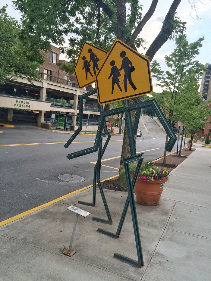 These Pedestrian Crossing Signs Look Like Pedestrians Crossing The Street