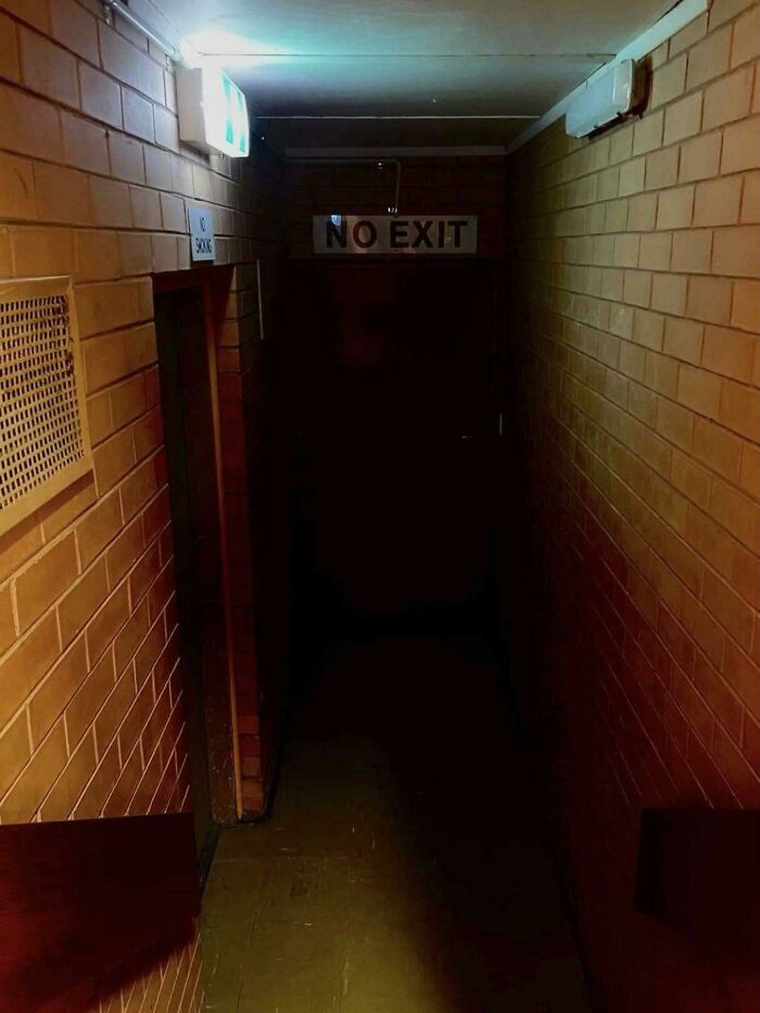 This Sign Telling That There’s No Exit
