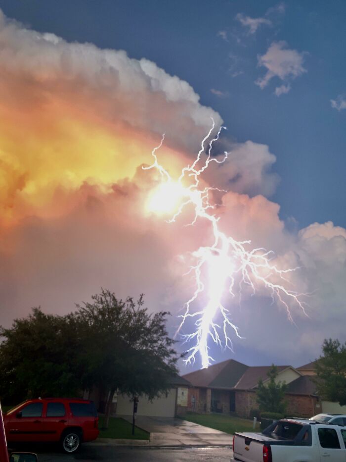 Una bonita pero fuerte tormenta anoche en New Braunfels, Texas