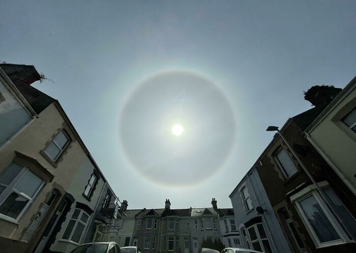 Ayer, un “halo solar” sobre Plymouth, Reino Unido