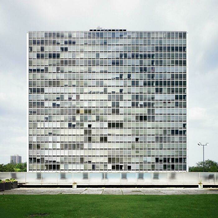 Modernist Housing Development By The Late Mies Van Der Rohe Architect. Detroit, Michigan. (1959). Developer Was Herb Greenwald